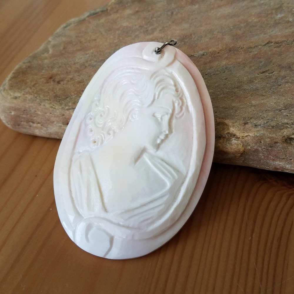 M M Scognamiglio Hand Carved Pink Conch Shell Cameo Pendant Signed Italy Silver